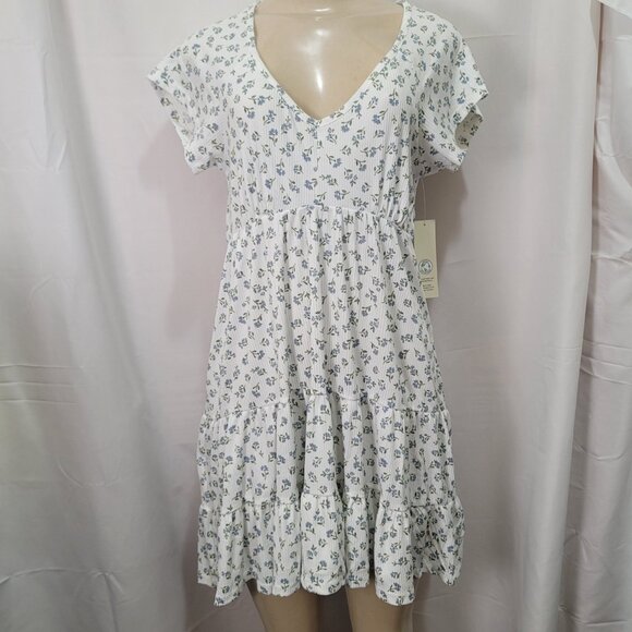 No Boundaries Size Large Woman's Floral dress. - Picture 1 of 11